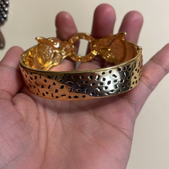 BOLD GOLDEN METAL AND BLACK PANTHER STYLE STATEMENT CLAMPER BANGLE CUFF BRACELET - Picture 7 of 7